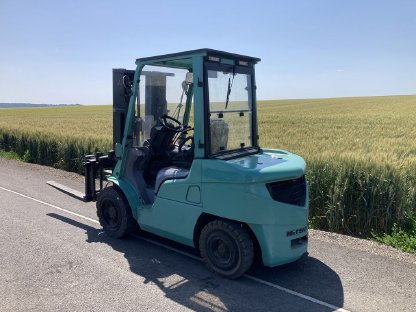 Bild 3:Dieselstapler Mitsubishi FD35 Triplexmast Zinkenverstellung