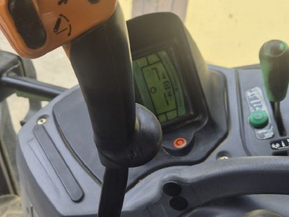 Bild 8:New Holland T 7030