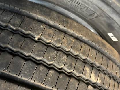 Bild 4:Tiefladerreifen Felgen 215/75R17,5