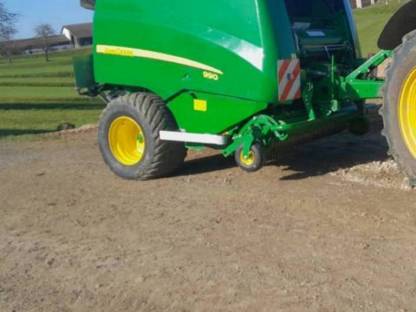Rundballenpresse John Deere 990