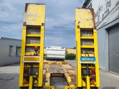 Bild 3:Meusburger 4-Achs Tiefladeranhänger