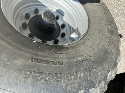 Bild 3:Vredestein 560/60 R 22,5 161 D