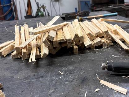 Bild 3:Anzündholz, Spreißel für Kamin, Ofen