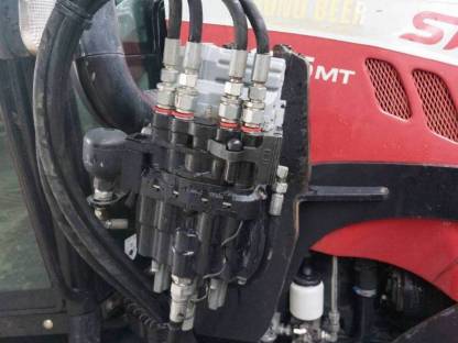 Bild 3:Frontlader Quicke Q46 für Steyr MT