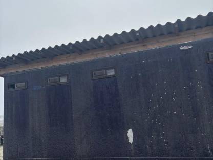 Bild 4:Lkw-Auflieger ohne Zulassung (für Tierhaltung etc.)