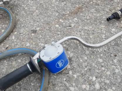 Bild 3:Halsrahmen Melkzeuge Dreiwegehahn