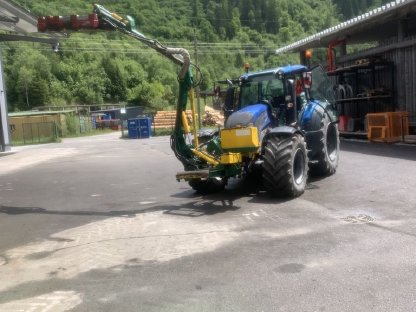 Bild 3:Freischneiden mit Astkreissäge