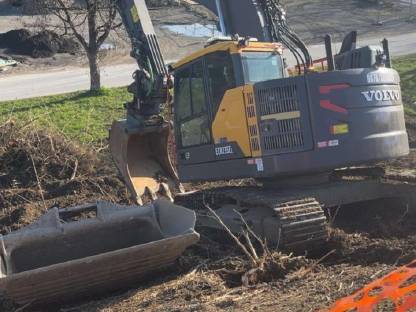 Bild 3:Bagger-Abbrucharbeiten, Forstwegebau