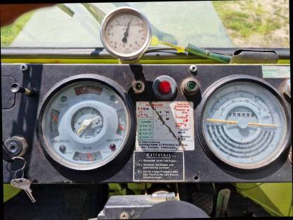 Bild 7:Mercedes Benz MB Trac 700 mit Kran und diversen Anbauteilen