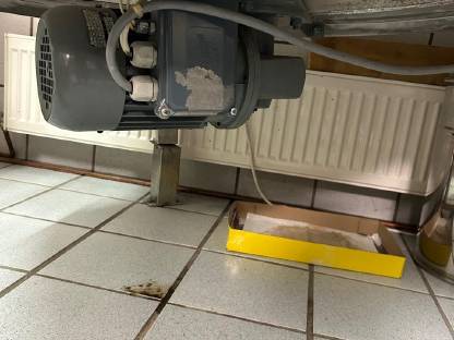 Bild 7:Elektrische Honigschleuder Fritz für 12 Zanderwaben