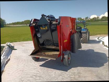 Bild 3:Trioliet Gigant 700