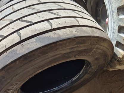 4 x 445/45R19,5 Anhängerreifen Continental
