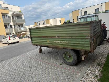 Bild 8:Steyr 8070 mit Hauer-Frontlader