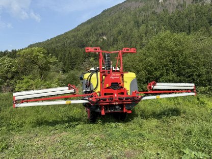 Bild 3:Kverneland Feldspritze ixter B10