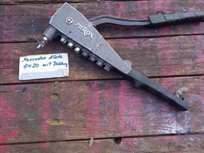 Bild 3:Fassaden-Blech-Nieten mit Dichtung