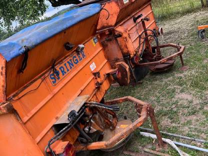 Bild 4:Diverse Winterdienstgeräte