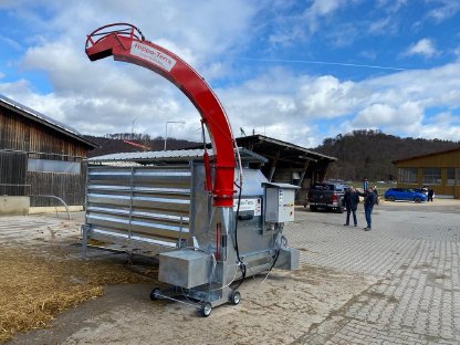 Bild 3:Pferdemist-Häcksler, Pferdemist-Kompostierung, Wertstoff