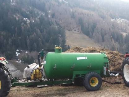 Bild 2:Güllefass Flli. CUM 3.200l