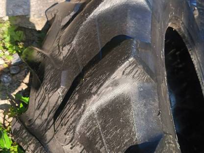 Bild 3:Verschenke Reifen für Traktor