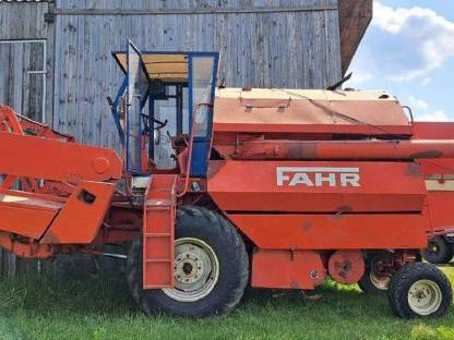 Deutz Fahr M1002 Mähdrescher mit Kabine