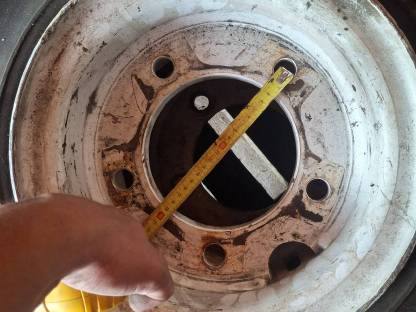 Bild 2:Staplerreifen mit Felge 7.00-12 Clark