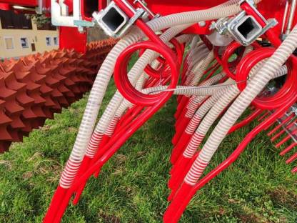 Bild 4:Grünlandnachsaat mit Güttler Green Master