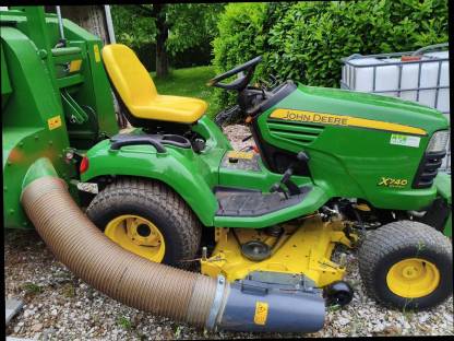 Bild 7:John Deere Rasentraktor X740 Hochentleerung