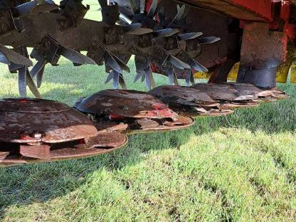 Bild 4:Scheibenmähwerk Pöttinger 305 mit Aufbereiter Novacat/Novacut