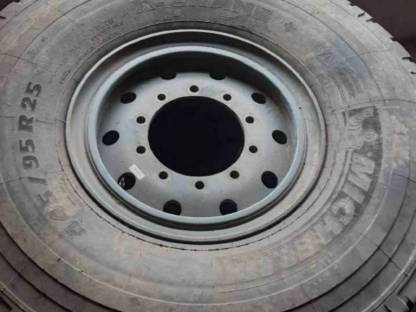 Bild 2:Güllefass Pflegebereifung Kulturreifen Satz Kompletträder