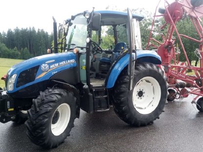 New Holland T4.65 PowerStar Traktor