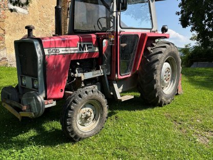 Traktor Massey Ferguson 565 mit Seilwinde