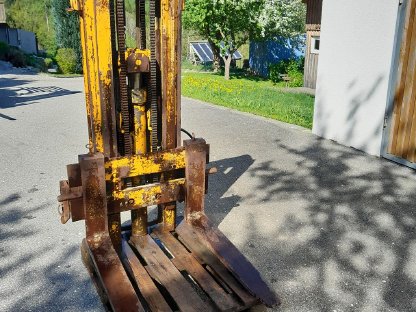 Massives Hubgerüst