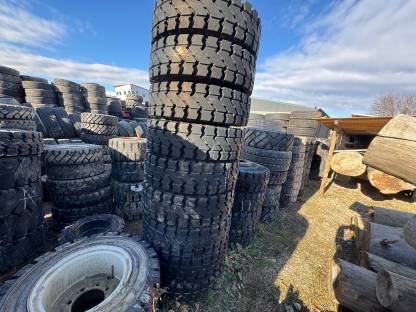 Bild 3:Staplerreifen 315/70-15 Vollgummireifen mit Felgen