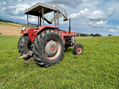 Bild 2:Traktor Massey Ferguson MF 188