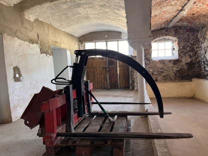 Bild 2:Hauer Palettengabel mit Greifarm