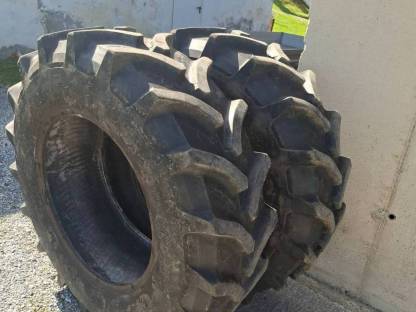 Bild 3:Traktorreifen 320/85R24 & 420/85R30