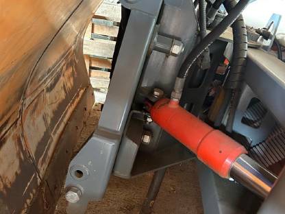 Bild 3:Schneepflug und Salzstreuer