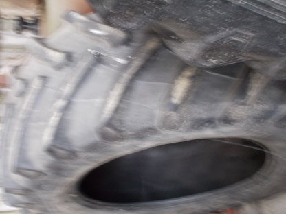 Bild 3:Reifen Pirelli 650/65 R 42