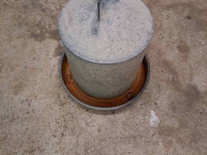 Bild 4:Hühnertränke