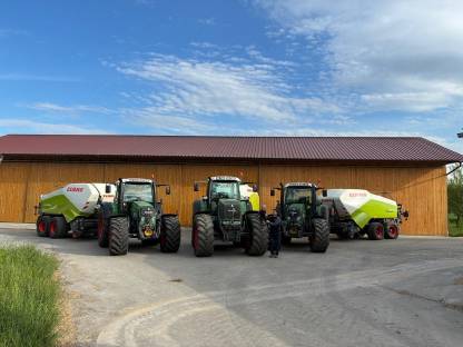Bild 2:Quaderballenpressen Claas Quadrant FC