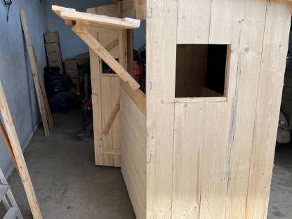 Bild 8:Reviereinrichtungen, Hochsitz, Salzlecke, Fütterung