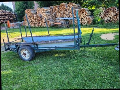 Bild 2:Holzanhänger für Scheiter