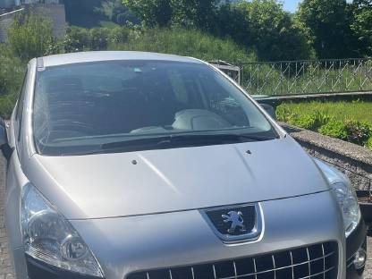 Bild 3:Peugeot 3008 ACT 1.6 HDI 110 Kombi/Family Van