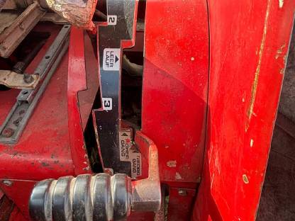 Bild 8:IHC 574 inkl. Frontlader und Kippmulde