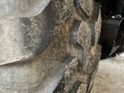 Bild 2:4 neuwertige Reifen 99% Mitas 405/70R24 Lader Kommunal Unimog