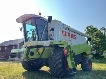 Claas Lexion 460 Mähdrescher mit 25-Fuß-Schneidwerk
