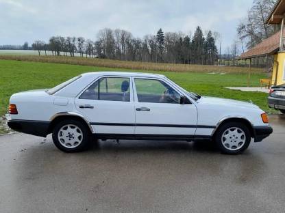 Mercedes 250D 124