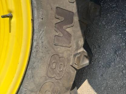 Bild 4:Traktorreifen 650/65 R 42 Trelleborg TM800 mit Felgen