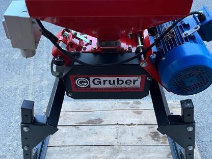 Bild 4:Getreidequetsche Gruber 1022/16