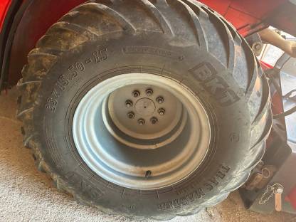 Reifen mit Felgen 33x15.50-15